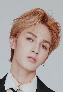 高清内陆男星朱正廷男人风尚LEON封面写真
