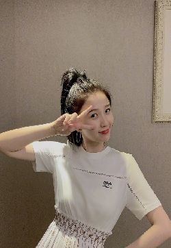 高清中国内地美女虞书欣甜美运动风写真图片