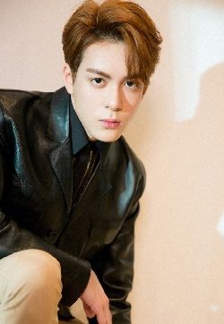 高清广东省深圳男明星曾舜晞清爽帅气写真图片第张