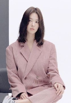 高清韩国大邱广域市女明显宋慧乔简约风时尚写真图片