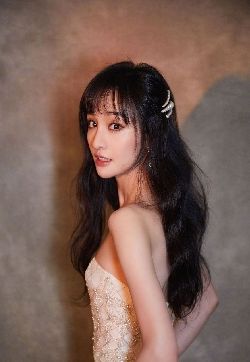 高清中国内地女演员郑爽白色镂空裙性感写真图片
