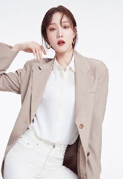 高清韩国女演员模特李圣经甜美少女感写真图片