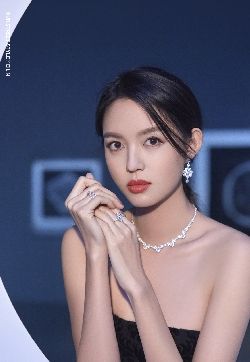 高清河北省石家庄美女张梓琳抹胸裙性感写真图片