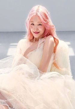 高清性感韩国釜山美女崔雪莉粉色系杂志封面写真图片