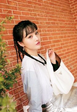 高清中国内地女演员郑爽《我在颐和园等你》灵动剧照图片第张