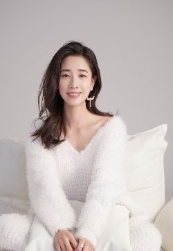新款最流行马梦唯锁骨杀甜美写真图片