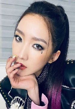 高清女明星孟美岐烟熏妆造型酷美写真图片