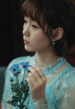 高清四川省成都女星段奥娟印花纱裙写真图片