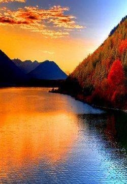 美丽的自然山水风景高清图片电脑桌面壁纸