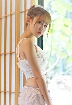漂亮萝莉小可爱甜美showgirl陈雨涵低胸室内写真手机壁纸下载