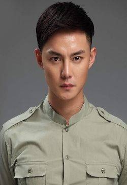 帅哥明星尹正军装写真桌面壁纸图片下载