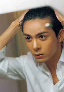 高清广东省深圳男明星曾舜晞帅气撩人写真手机壁纸图片