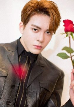 高清广东省深圳男明星曾舜晞帅气写真手机壁纸
