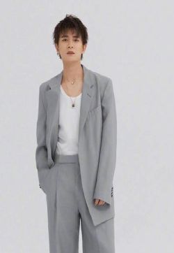 高清山东省青岛男明星任嘉伦清爽帅气写真桌面壁纸