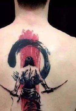 18张女性后背脊椎上的漂亮纹身图案