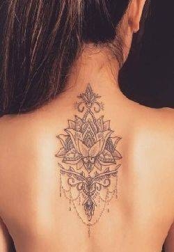 适合女生后背的小清新纹身作品