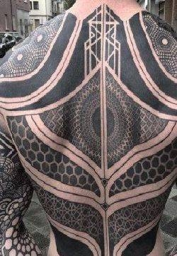 9张男士后背霸气的黑色图腾纹身