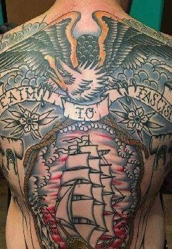 老鹰纹身图案 男生背部老鹰纹身图案