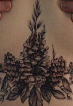 女生胸下纹身  女生胸下黑灰的植物纹身图片