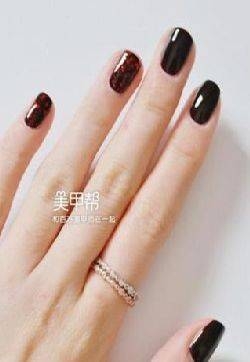 单色跳色美甲图片 纯色美甲跳色款式图片黑白色