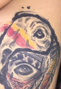 侧腰纹身图 女生侧腰上眼睛和阴阳纹身图片