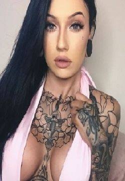 一组欧美大花胸纹身美女图片