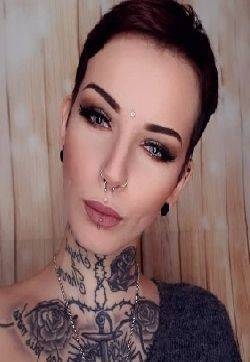 短发纹身美女--一组国外欧美短发纹身美女图片欣赏