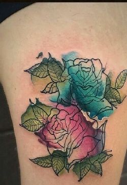 女性大腿上漂亮的线条轮廓水彩花卉纹身图片