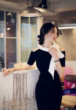 活泼萝莉诱惑家中自拍