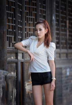 张馨予封胸在即再看抢眼性感撩人