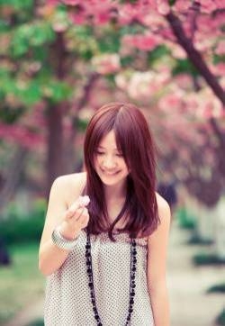 邻家女孩的可爱服饰