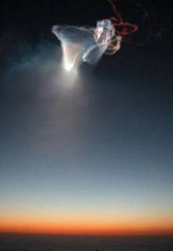 导弹在空中画出的梦幻美图