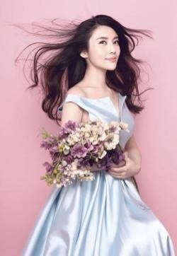 性感丰满少妇闺房妩媚写真