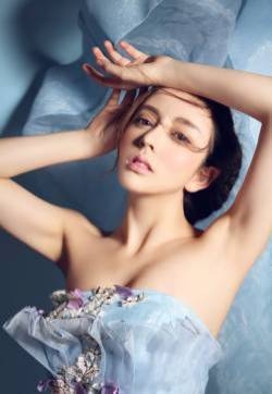 美女明星戚薇时尚照片