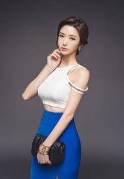 性感美女极致诱惑一袭轻纱缠美娇梦幻写真