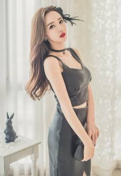 性感沙滩美女 极品美女性感大秀诱人身材美女写真图片