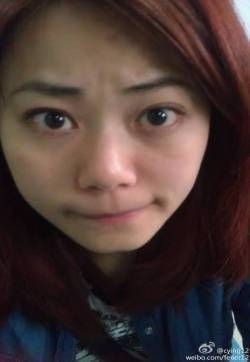雅安电视台主持人陈莹私婚纱主持 网友戏称最美新娘