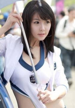 清纯脱俗 韩国绝美车模李智友近照