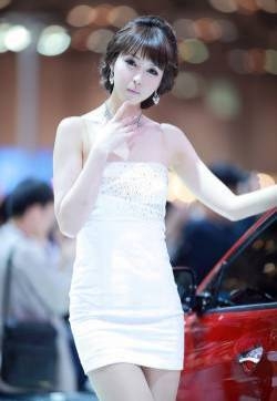 韩国性感美女车模 姜唯伊纯美白裙写真