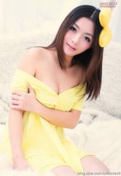 穿着衣服的流氓兔美女写真照