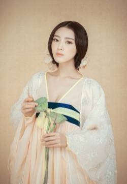 极品美女床上唯美写真  前凸后翘真诱人