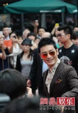 林心如新剧首映礼现意外：礼仪小姐晕倒3次
