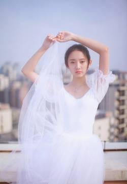 嫩白迷人写真极致惹火