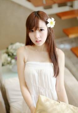 90后甜美邻家小妹 玫瑰花少女私房写真