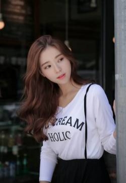低胸去装美女 超可爱纯美写真