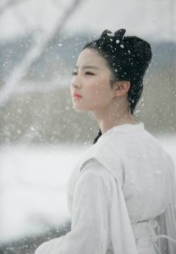 佩内洛普·辛普森欧美性感嫩模大秀魔鬼身材诱人