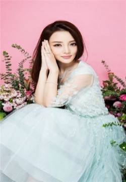 李小璐绝美靓丽写真惹火撩人