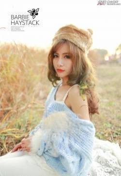 长发大眼睛美女 清纯户外写真