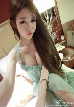 大眼睛美女