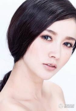 李艾瑾大秀女神魅力玩转时尚唯美梦幻写真图片